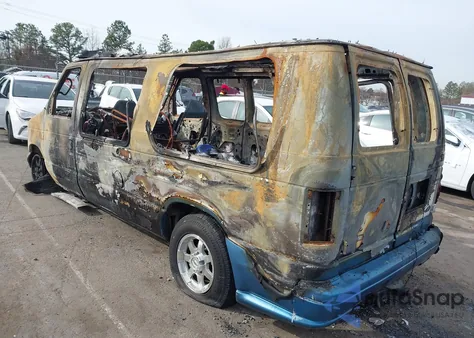 2003 Ford E-150 Recreational z USA, uszkodzony, nr VIN 1FDRE14L83HB05356